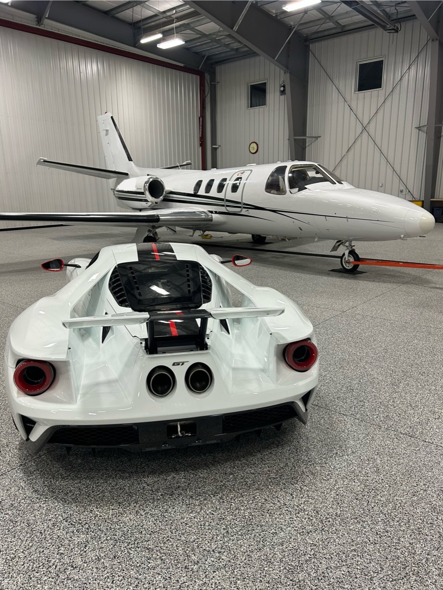 Right Jets hangar